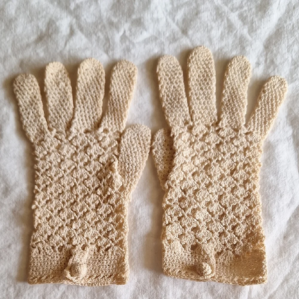 60's Vintage Crochet Cream Gloves